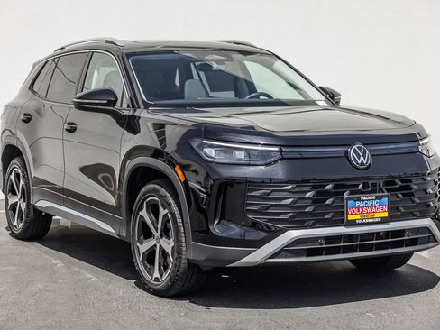 New 2026 Volkswagen Tiguan SE AWD/4WD image 1
