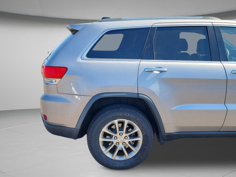Used 2015 Jeep Grand Cherokee Limited w/ Luxury Group II image 35