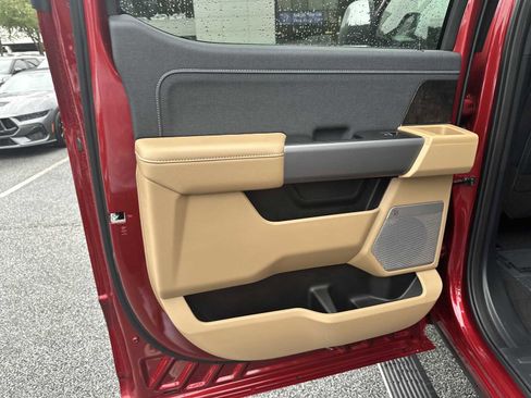 Used 2025 Ford F250 Lariat w/ Lariat Ultimate Package image 38