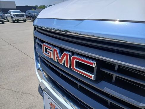 Certified 2024 GMC Terrain SLE w/ Driver Convenience Package AWD/4WD image 36