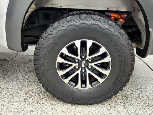 Used 2019 Ford F150 Raptor w/ Equipment Group 801A Mid image 9