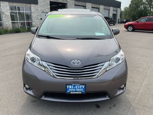 Used 2017 Toyota Sienna XLE w/ XLE Navigation Package AWD/4WD image 12