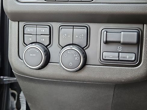 Used 2022 Chevrolet Tahoe High Country w/ Premium Package image 26