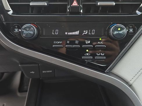 Used 2021 Toyota Camry LE image 23