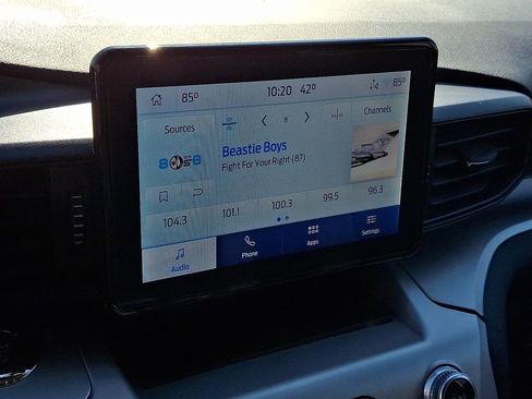 Used 2022 Ford Explorer XLT image 18