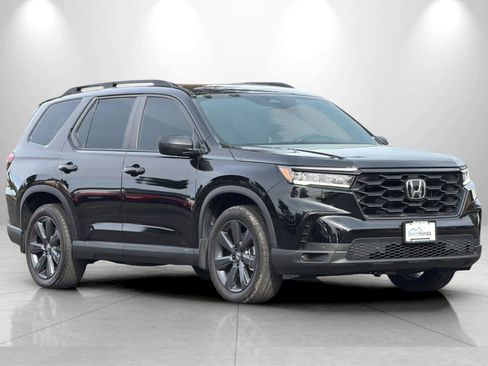 Used 2025 Honda Pilot Sport image 9