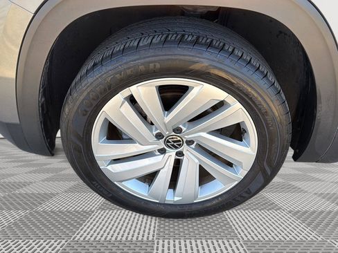 Used 2022 Volkswagen Atlas Cross Sport SE image 9