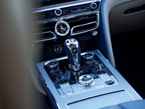 Used 2023 Bentley Flying Spur W12 image 35