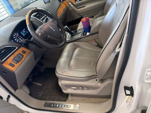 Used 2012 Lincoln MKX AWD image 3