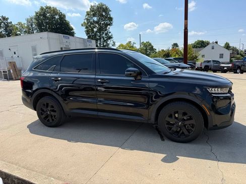 Used 2021 Kia Sorento S w/ Panoramic Sunroof Package AWD/4WD image 5