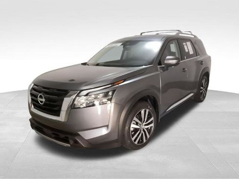 Certified 2024 Nissan Pathfinder Platinum w/ Cargo Package AWD/4WD image 9