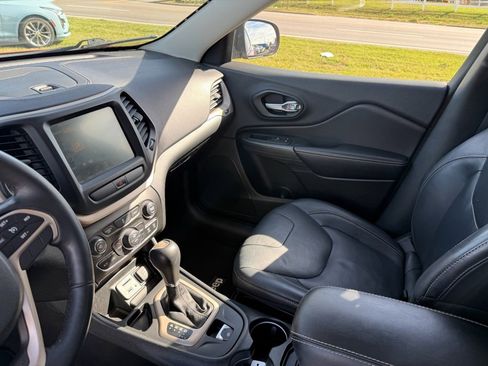 Used 2015 Jeep Cherokee Limited image 14