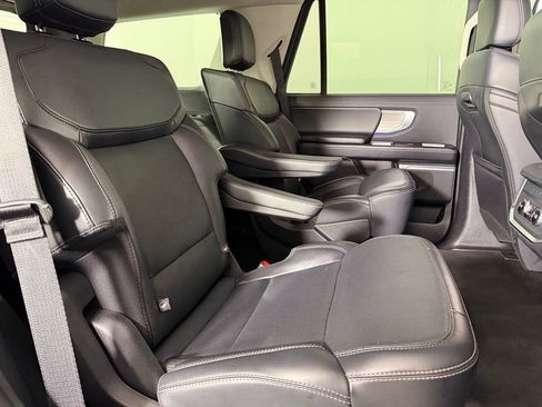 Used 2025 Ford Expedition Platinum AWD/4WD image 33