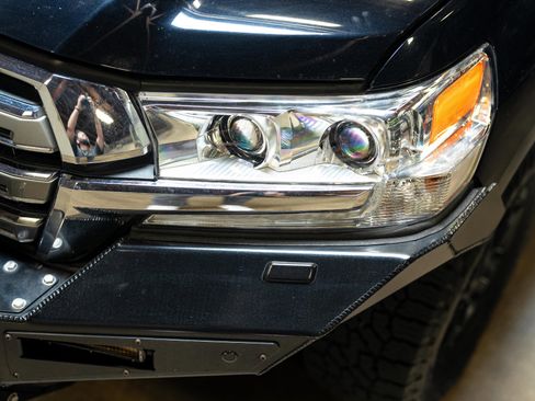 Used 2019 Toyota Land Cruiser image 24