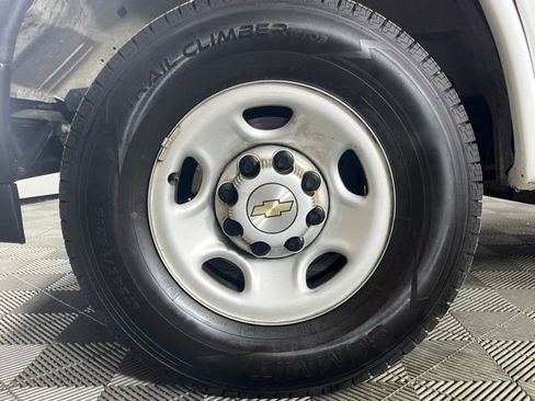 Used 2022 Chevrolet Express 3500 LS RWD image 9