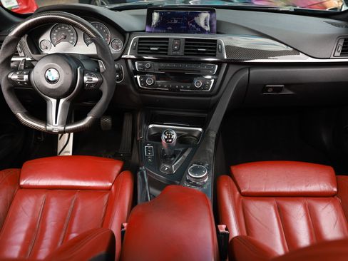 Used 2015 BMW M4 Convertible image 2