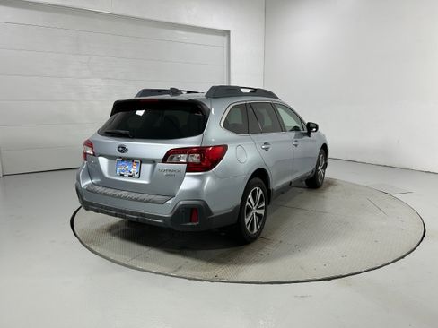Used 2019 Subaru Outback 3.6R Limited AWD/4WD image 33