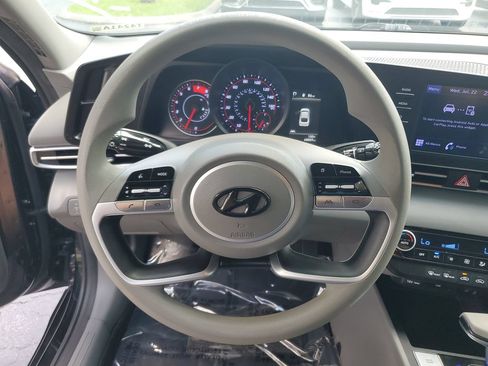 Used 2023 Hyundai Elantra SEL FWD image 19