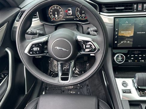 New 2025 Jaguar F-PACE R-Dynamic S AWD/4WD image 4