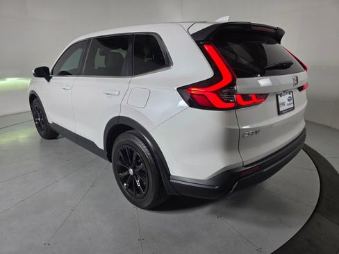 Used 2025 Honda CR-V EX image 3