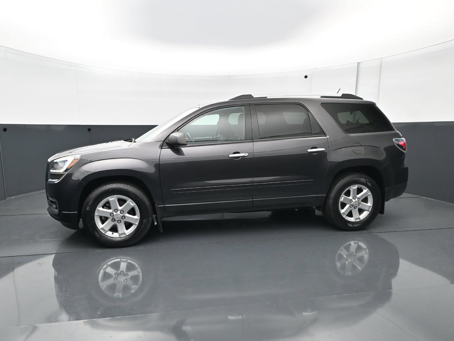 Used 2015 GMC Acadia SLE AWD/4WD image 3