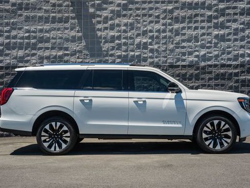 New 2025 Ford Expedition Max Platinum w/ Platinum Ultimate Package AWD/4WD image 4