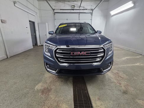 Used 2024 GMC Terrain SLT AWD/4WD image 2