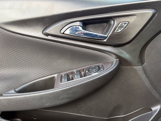 Used 2018 Chevrolet Malibu LT FWD image 21