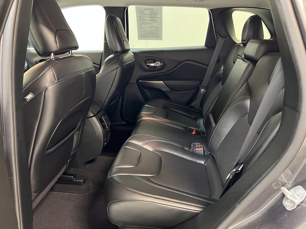Used 2020 Jeep Cherokee Latitude Plus w/ Comfort/Convenience Group AWD/4WD image 29