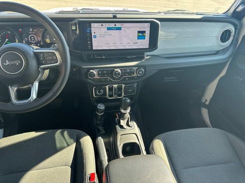 Used 2024 Jeep Wrangler Unlimited Sahara image 18