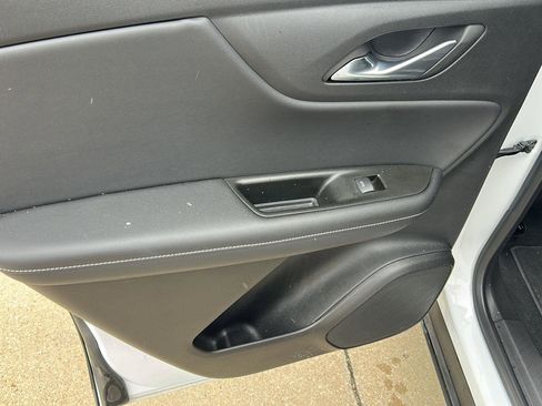 Used 2025 Chevrolet Blazer LT image 25