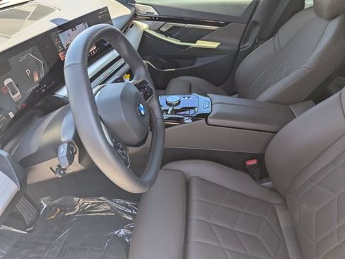 Used 2025 BMW 530i xDrive AWD/4WD image 21