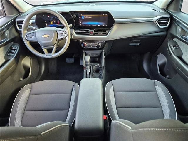 Used 2025 Chevrolet TrailBlazer LT FWD image 16
