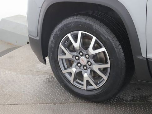 Used 2023 GMC Acadia SLT image 13