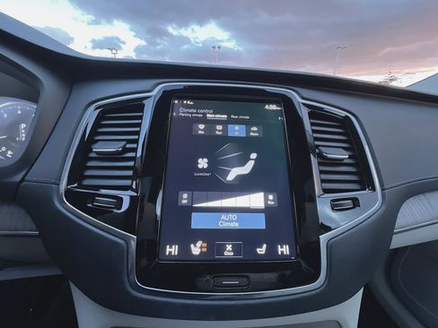 Certified 2022 Volvo XC90 T6 Inscription w/ Climate Package image 21