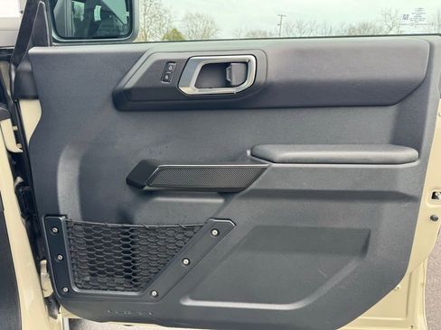 Used 2025 Ford Bronco Badlands image 15