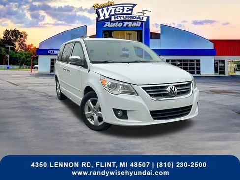 Used 2014 Volkswagen Routan SEL Premium FWD image 1