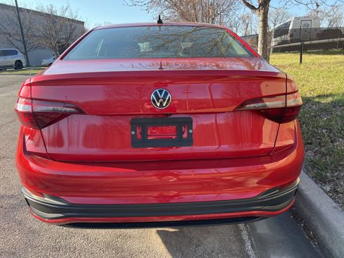 Used 2023 Volkswagen Jetta SE image 6