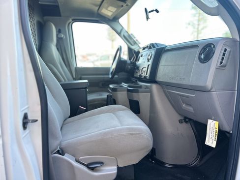 Used 2019 Chevrolet Express 3500 w/ Driver Convenience Package image 19