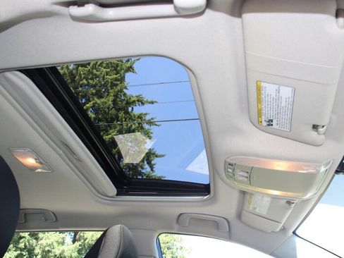 Used 2009 Pontiac Vibe AWD w/ Sun And Sound Package image 9
