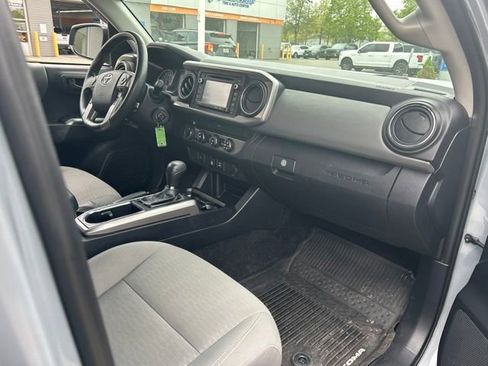 Used 2019 Toyota Tacoma SR5 AWD/4WD image 12