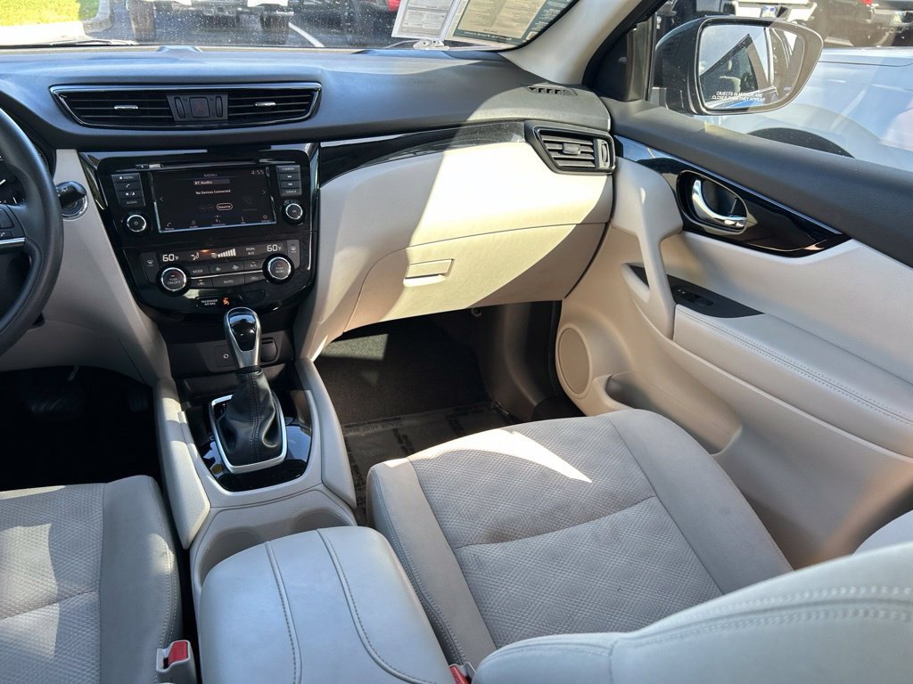 Used 2019 Nissan Rogue Sport SV FWD image 12