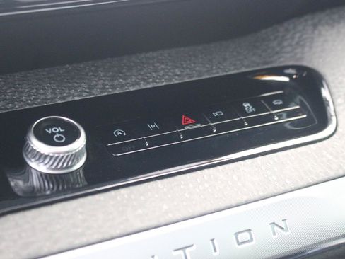 Used 2025 Ford Expedition Tremor AWD/4WD image 34