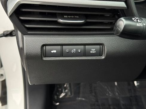 Used 2024 Nissan Altima 2.5 SR FWD image 27