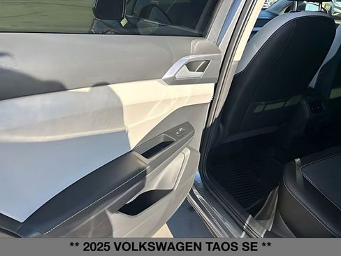 Used 2025 Volkswagen Taos SE AWD/4WD image 16