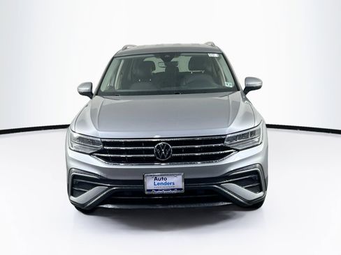 Used 2022 Volkswagen Tiguan SE image 2