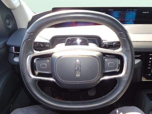 Used 2025 Lincoln Navigator L Reserve AWD/4WD image 23