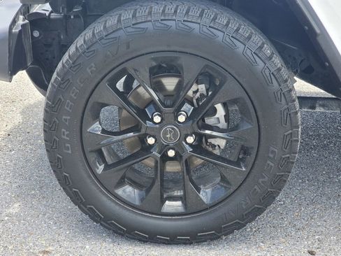 Used 2025 Jeep Gladiator Sport AWD/4WD image 10