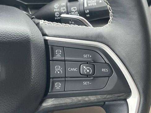 Used 2022 Jeep Grand Cherokee L Limited w/ Luxury Tech Group II image 27