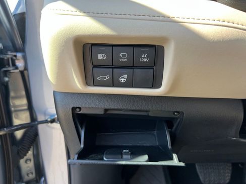 Used 2024 Toyota Highlander Platinum AWD/4WD image 10